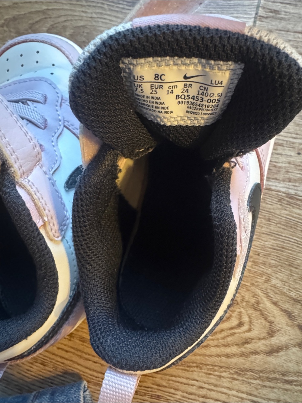 Nike Kids' lavender Low-Top Dunks - Picture 4 of 5